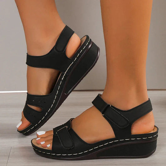 Callie – Elegante orthopädische Sandalen 1