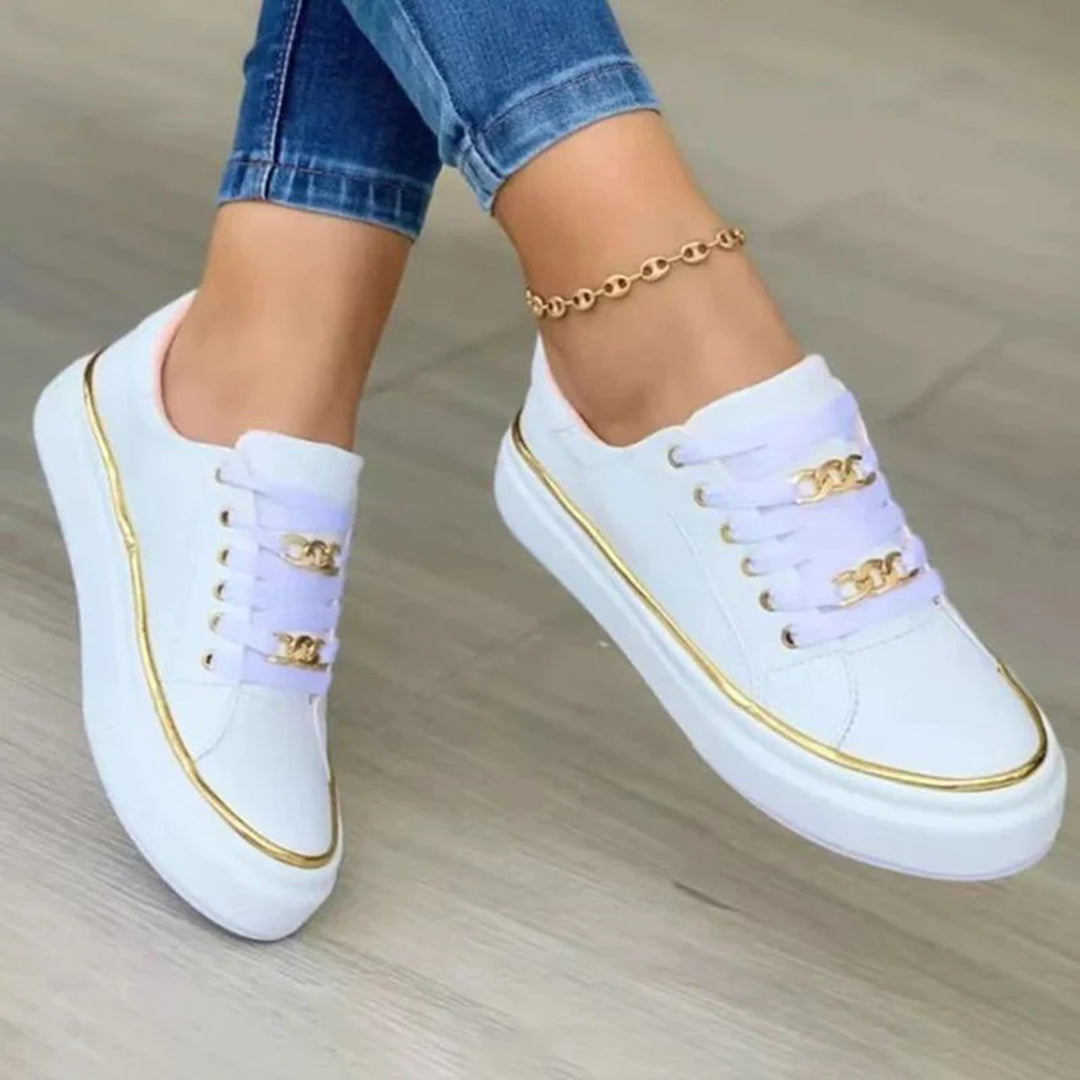 Enora - Weiße Low-Top-Casual-Sneakers mit goldenen Details | Stylische weiße Schnürsneaker mit Goldbesatz 1