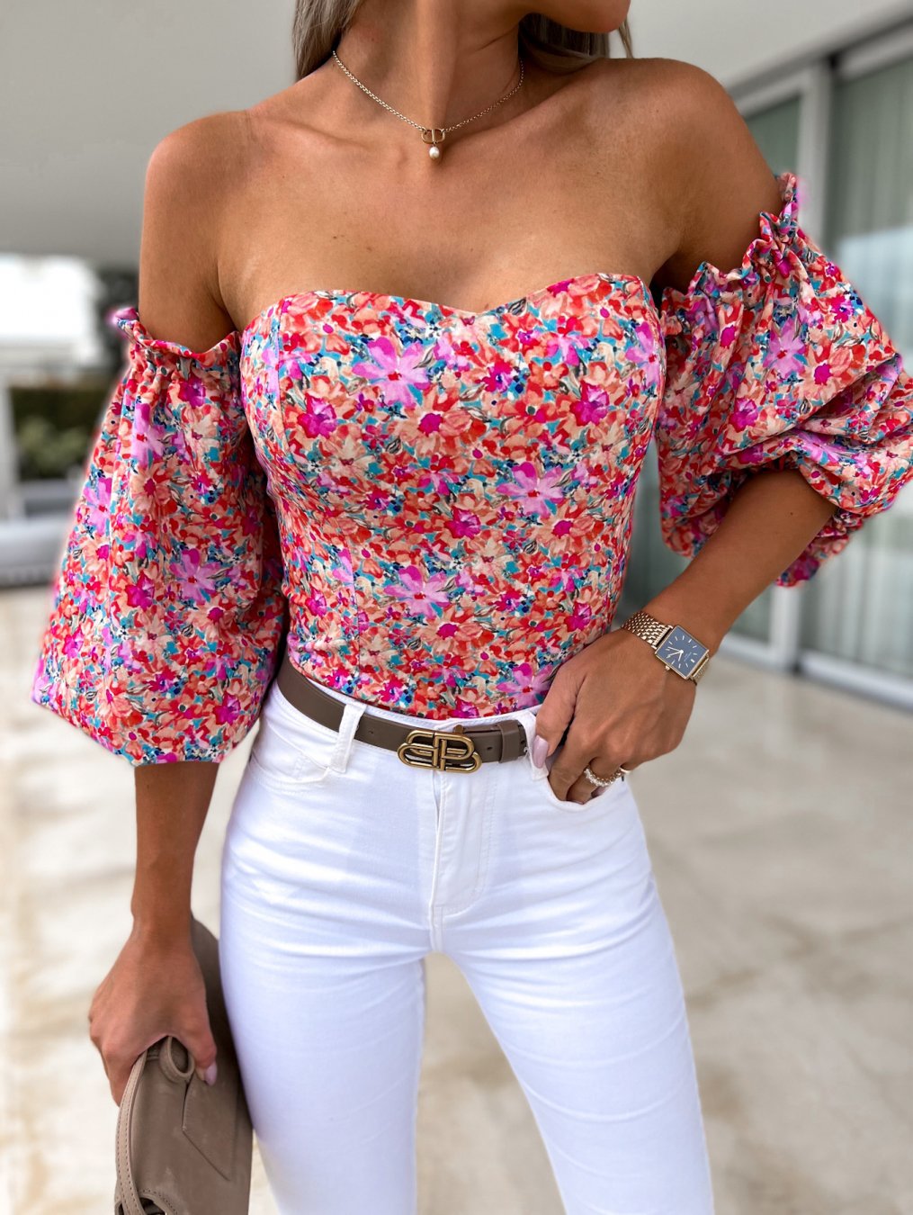 Off-Shoulder Top mit Blumen 3